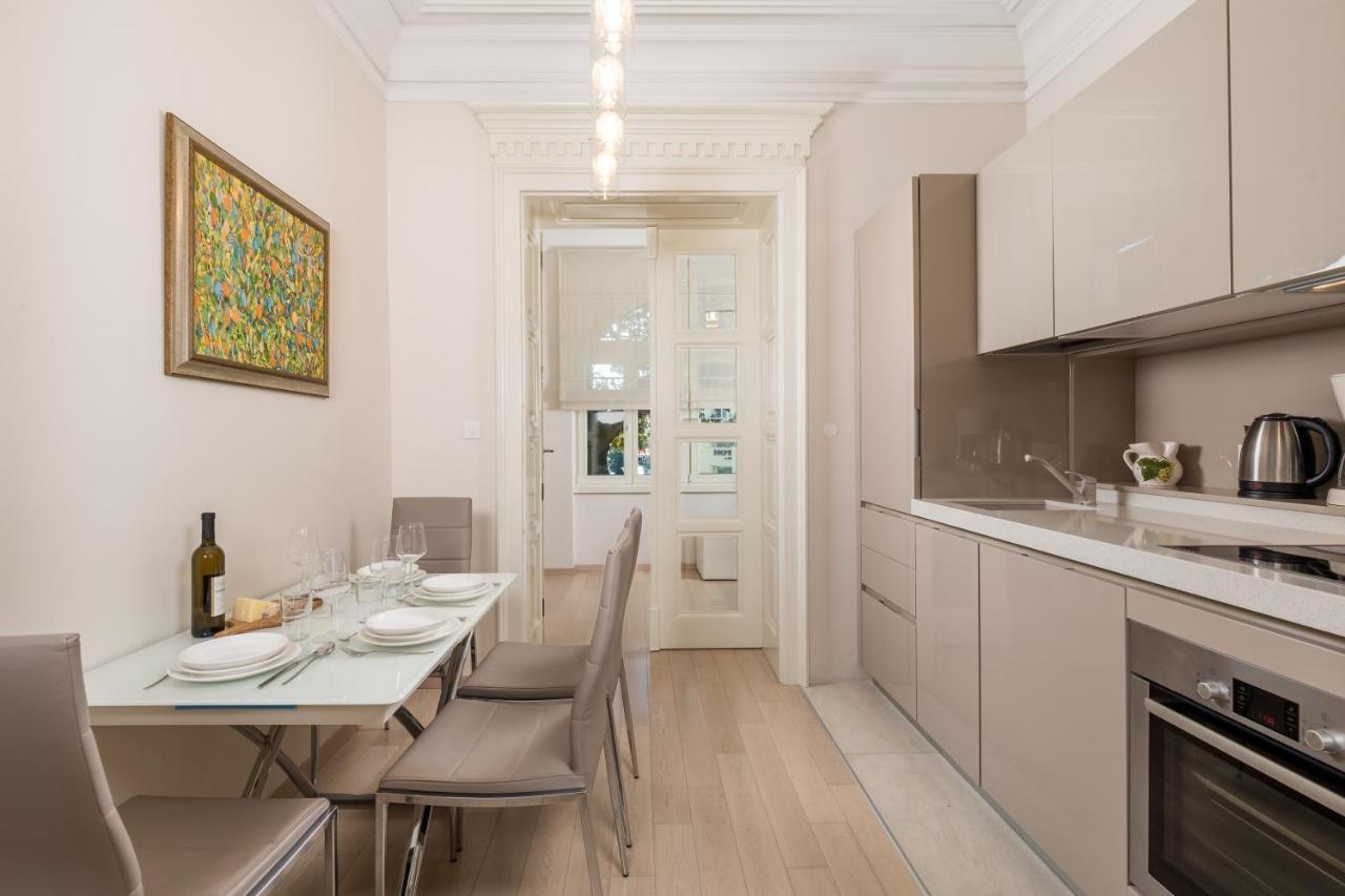 Villa Sokol Apartments Opatija Center Bagian luar foto