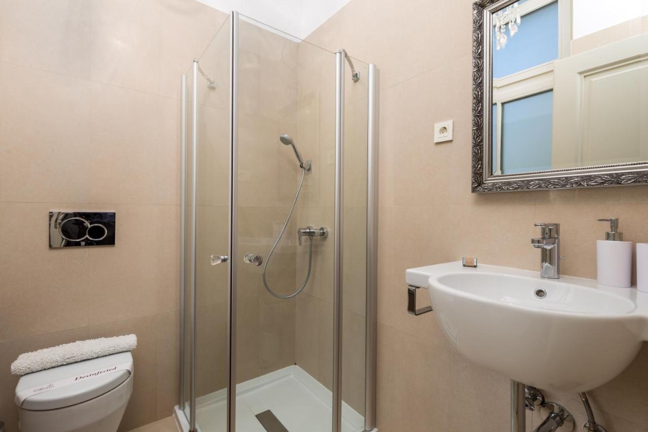 Villa Sokol Apartments Opatija Center Bagian luar foto
