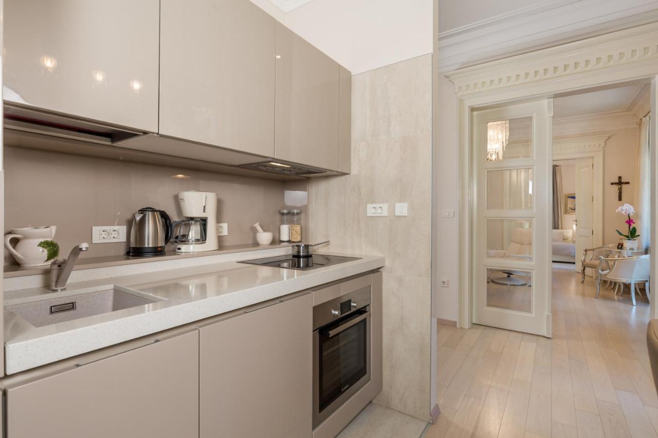 Villa Sokol Apartments Opatija Center Bagian luar foto