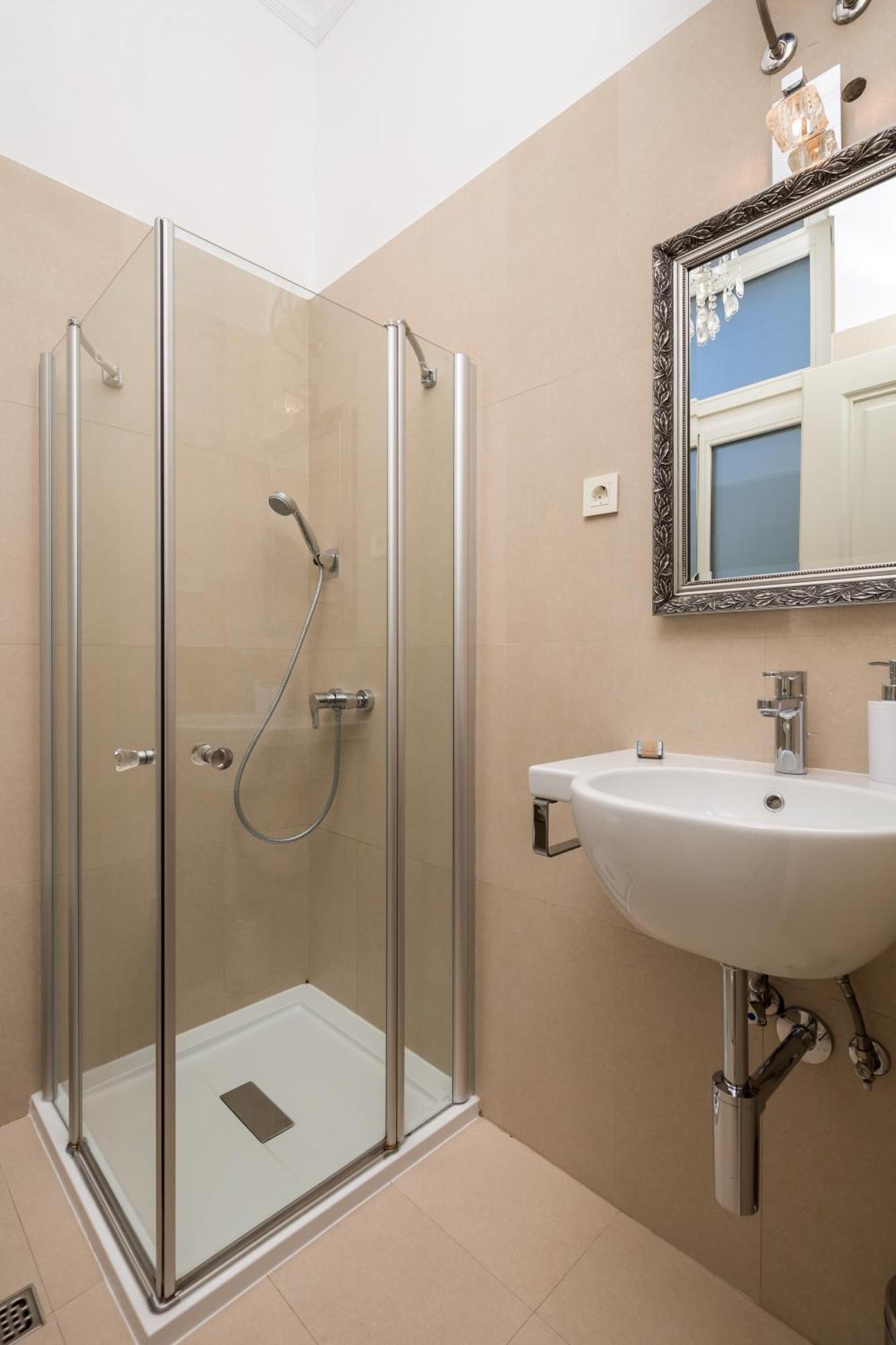 Villa Sokol Apartments Opatija Center Ruang foto