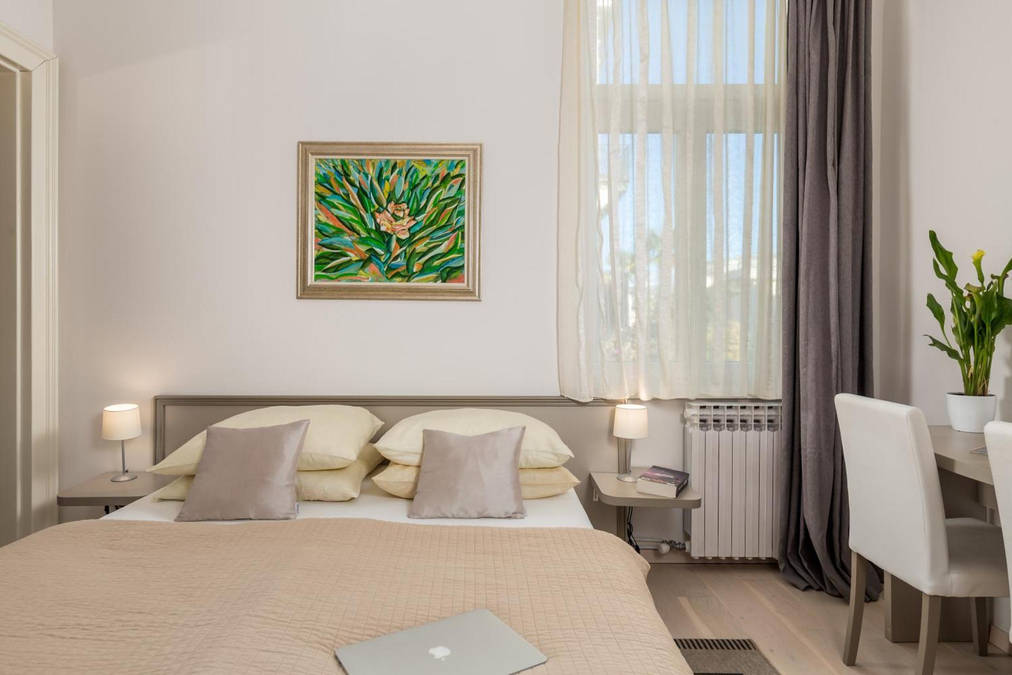 Villa Sokol Apartments Opatija Center Ruang foto