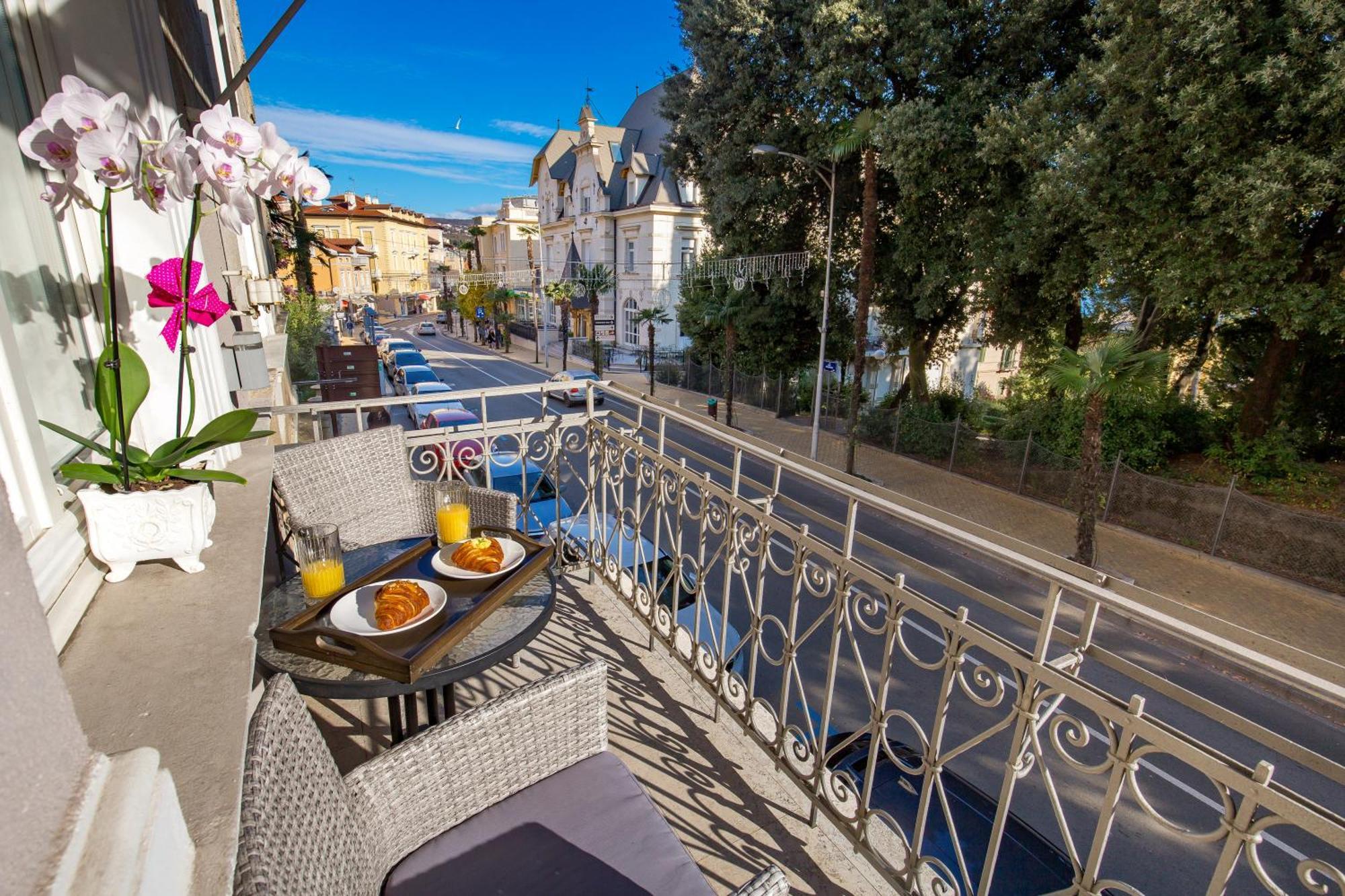 Villa Sokol Apartments Opatija Center Ruang foto